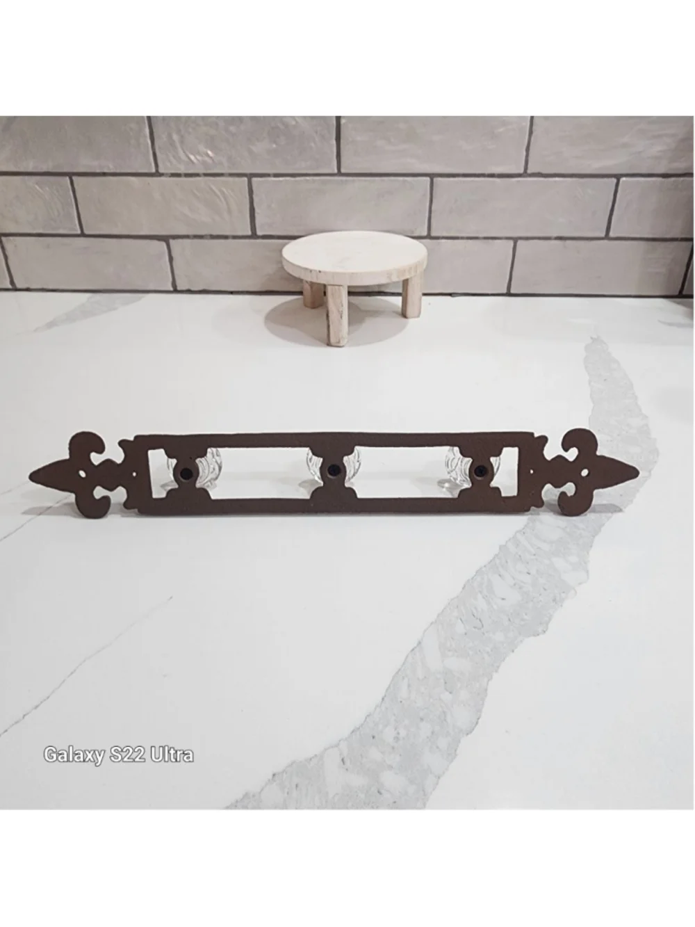 Cast Iron Fleur-de-lis wall mount with 3 crystal looking knobs 15.5”